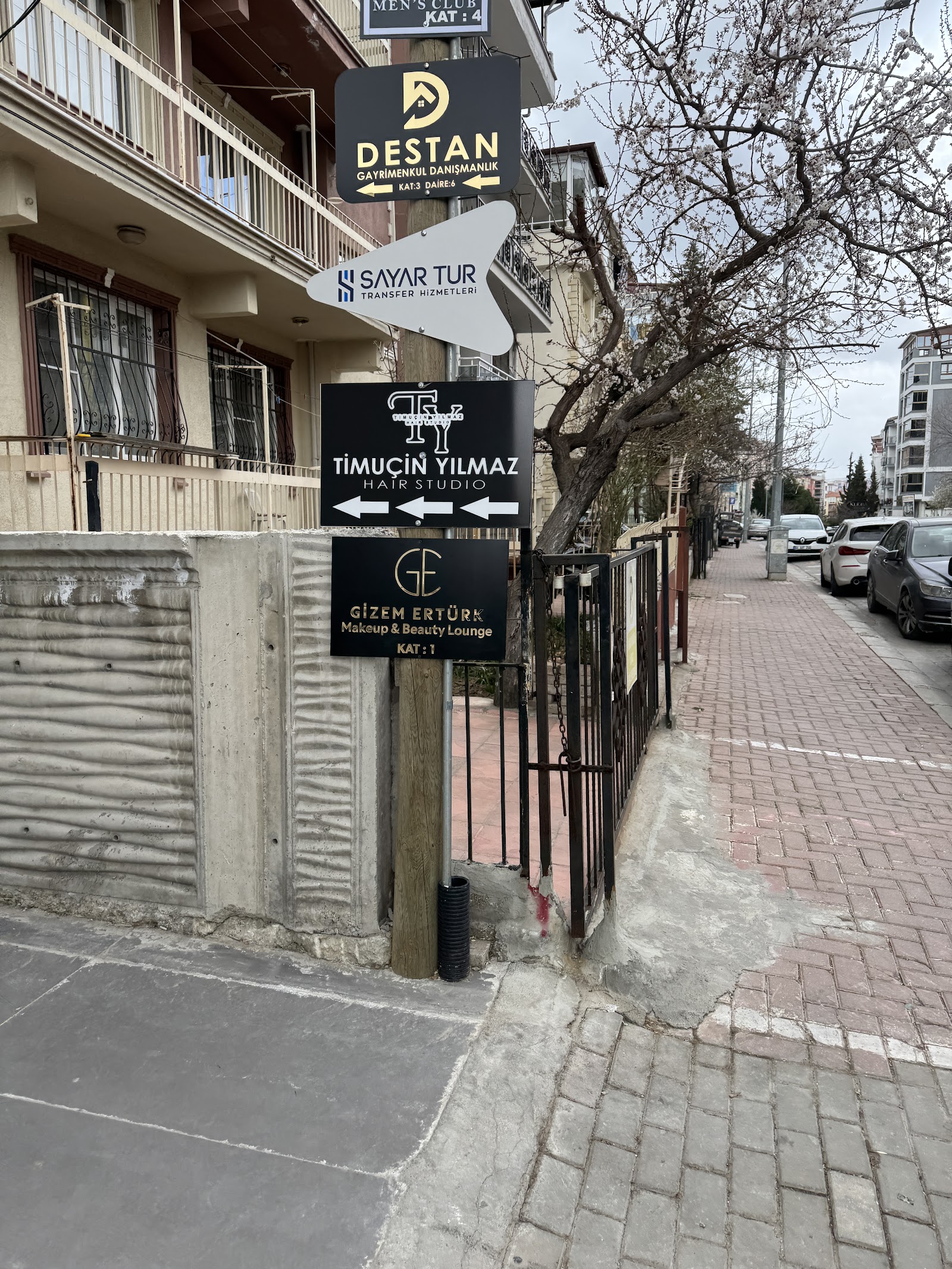 GİZEM ERTÜRK MAKEUP&BEAUTY LOUNGE