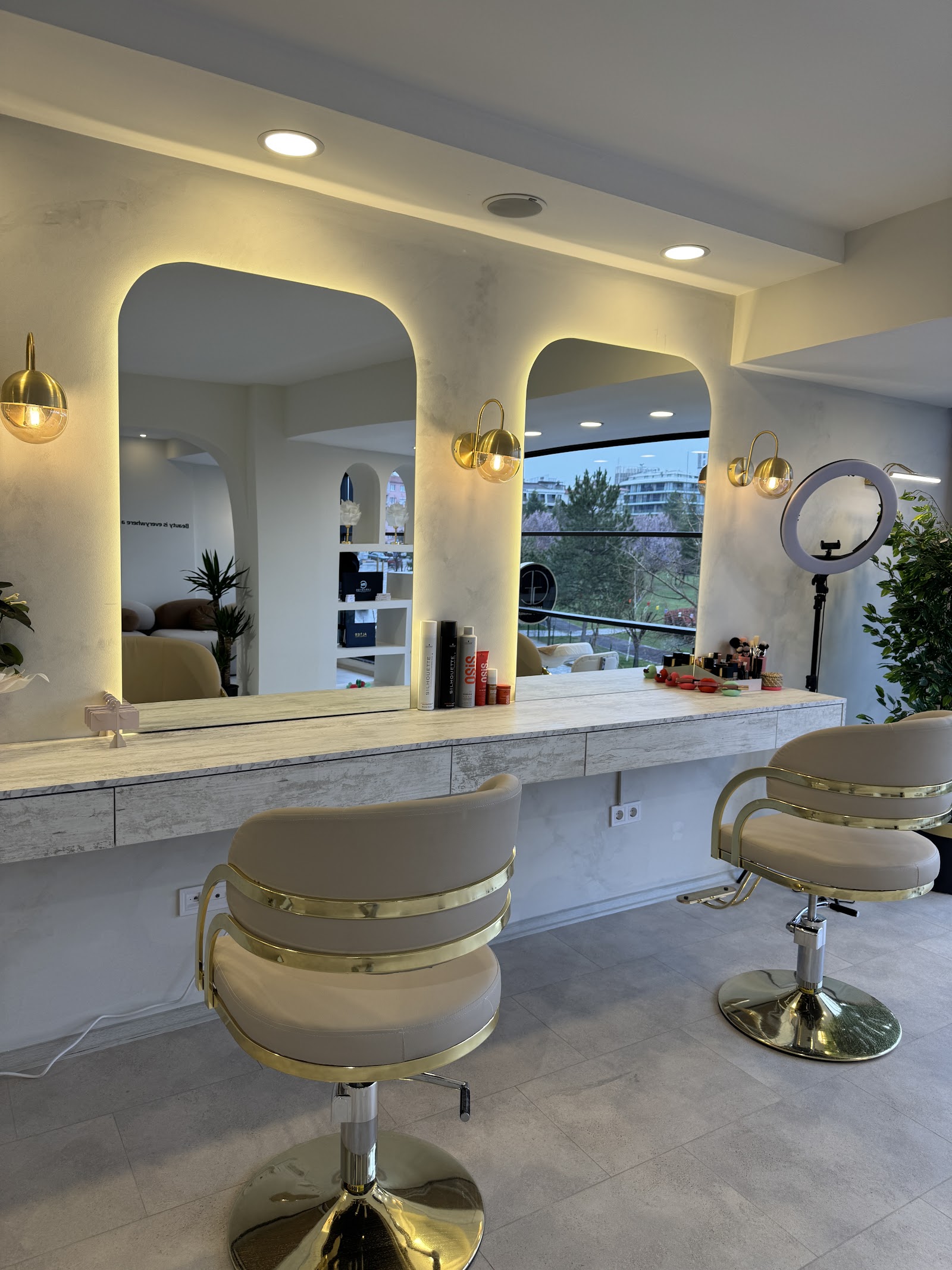 GİZEM ERTÜRK MAKEUP&BEAUTY LOUNGE