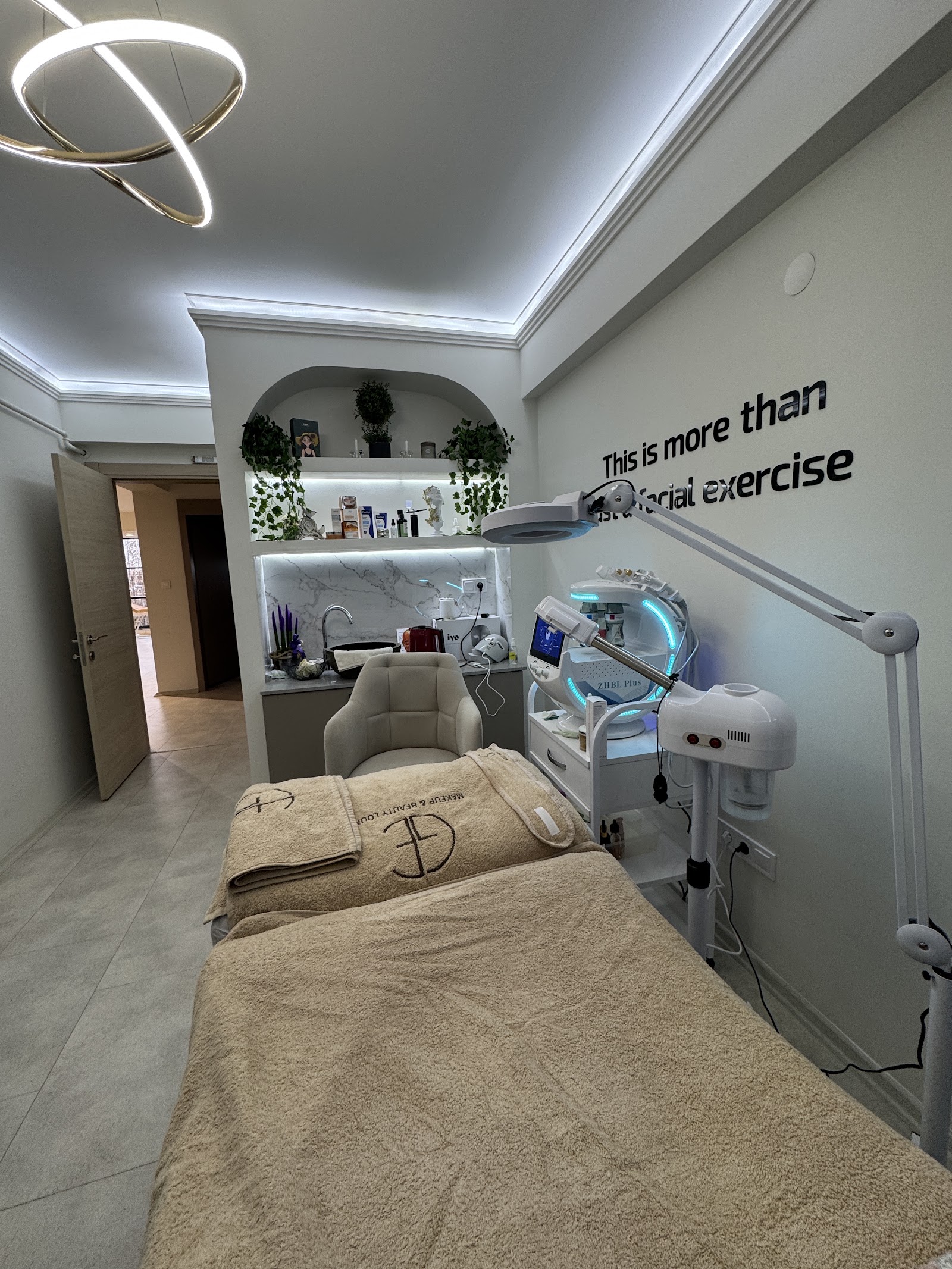 GİZEM ERTÜRK MAKEUP&BEAUTY LOUNGE